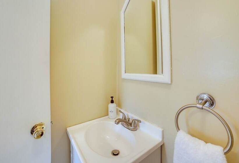 Cozy Pittsburgh Home 4 Mi To Downtown!