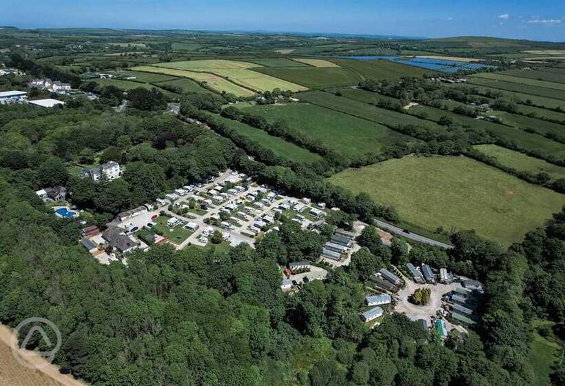 ホテル Charming 2 Bed Static In Saint Columb