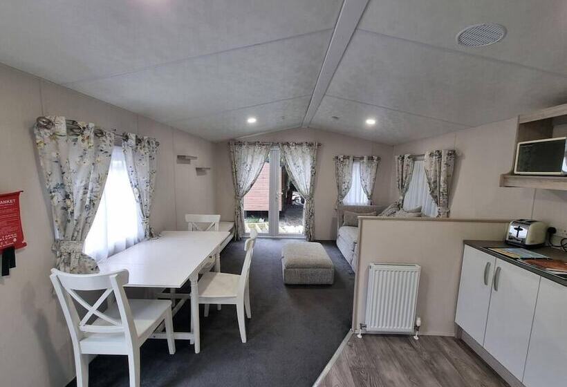 ホテル Charming 2 Bed Static In Saint Columb