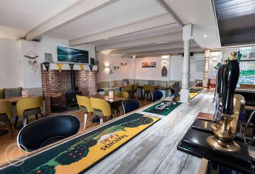 ホテル Charming 2 Bed Static In Saint Columb