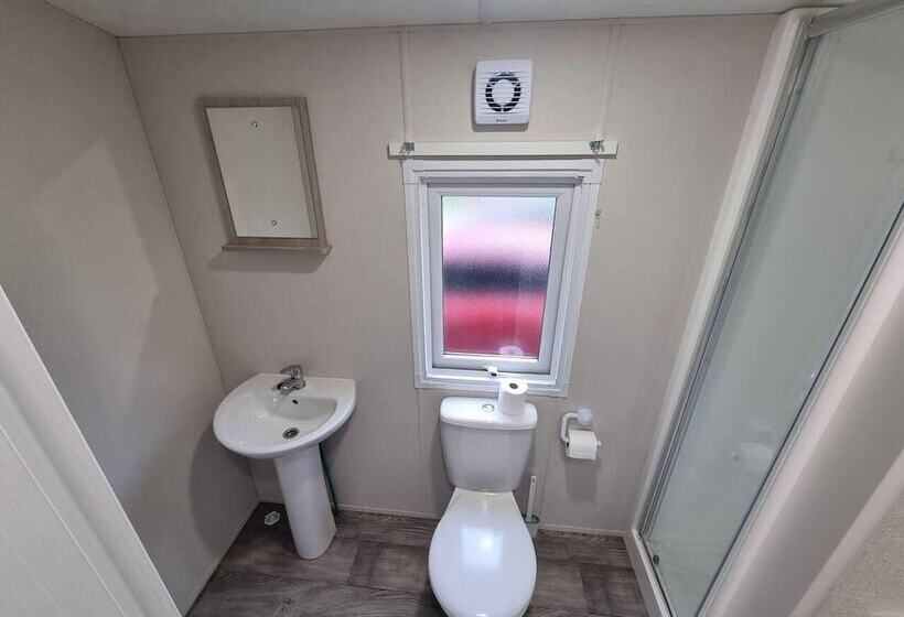 ホテル Charming 2 Bed Static In Saint Columb