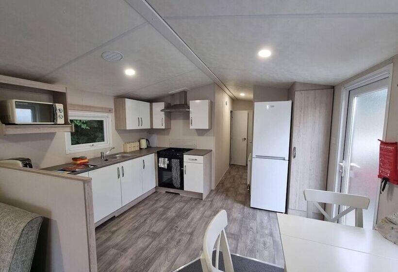 ホテル Charming 2 Bed Static In Saint Columb