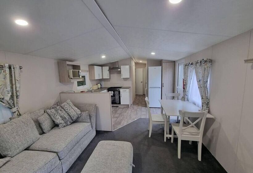 ホテル Charming 2 Bed Static In Saint Columb