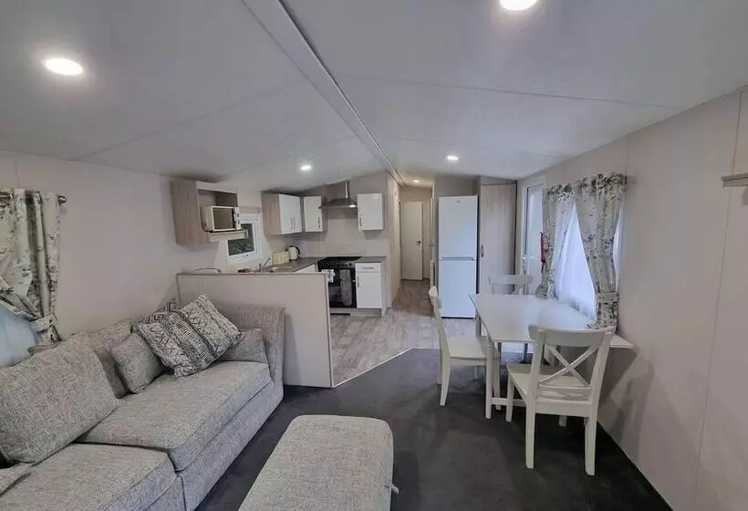 ホテル Charming 2 Bed Static In Saint Columb