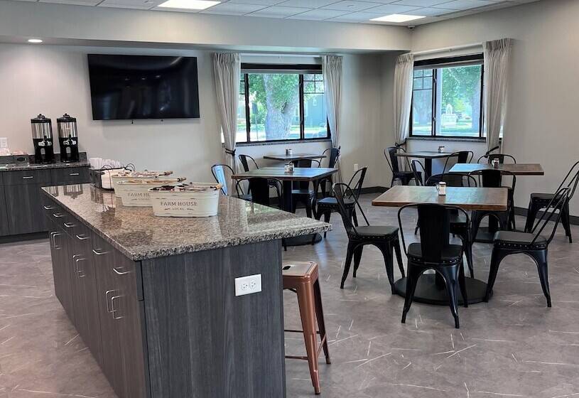 בית מלון כפרי Hamburg Inn & Suites