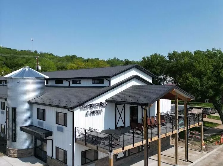 Hotelli Hamburg Inn & Suites