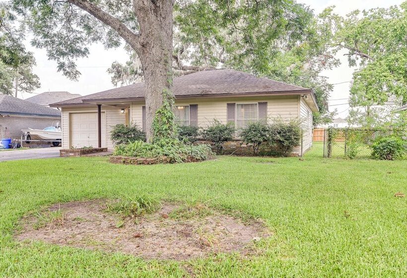 Lake Jackson Home W/ Yard, 14 Mi To Beaches!