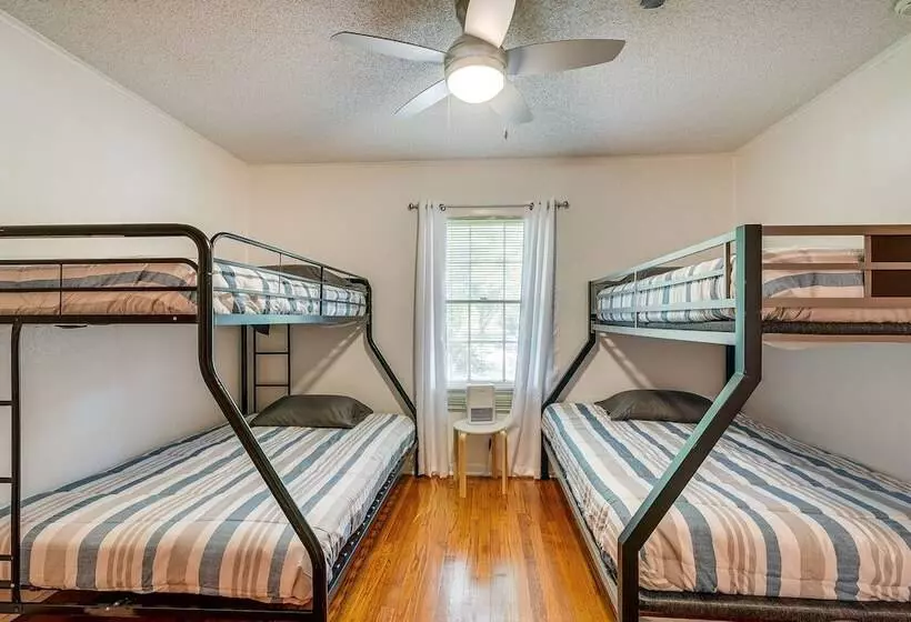 Lake Jackson Home W/ Yard, 14 Mi To Beaches!