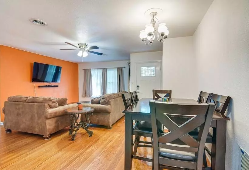 Lake Jackson Home W/ Yard, 14 Mi To Beaches!