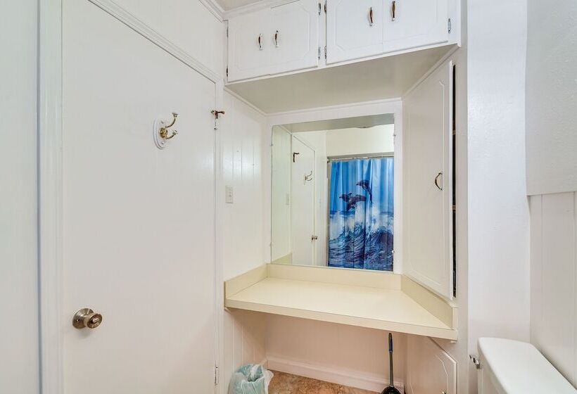 Lake Jackson Home W/ Yard, 14 Mi To Beaches!