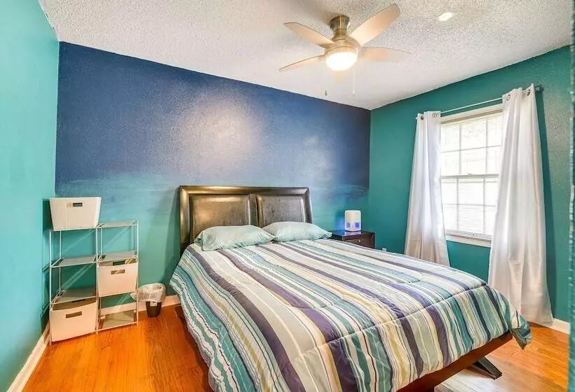 Lake Jackson Home W/ Yard, 14 Mi To Beaches!