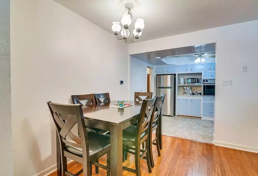 Lake Jackson Home W/ Yard, 14 Mi To Beaches!