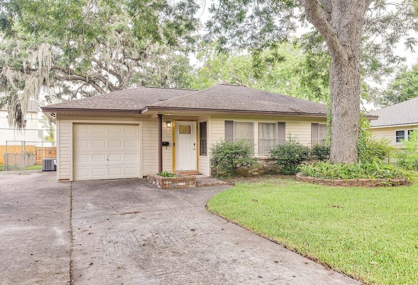 Lake Jackson Home W/ Yard, 14 Mi To Beaches!
