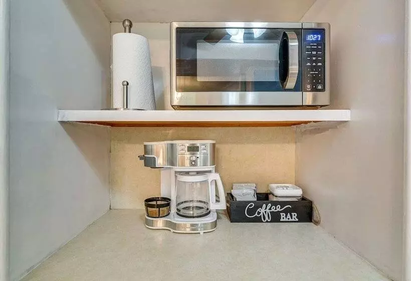 Lake Jackson Home W/ Yard, 14 Mi To Beaches!