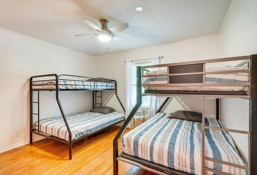 Lake Jackson Home W/ Yard, 14 Mi To Beaches!