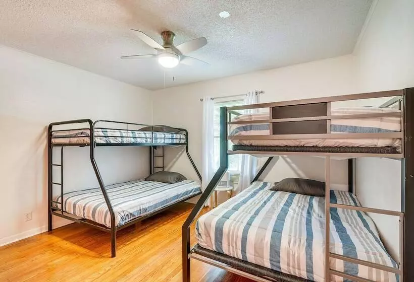 Lake Jackson Home W/ Yard, 14 Mi To Beaches!