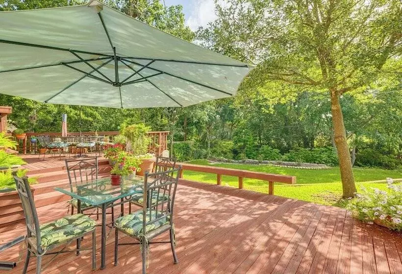 Lovely Bryan Home W/ Deck   4 Mi To Kyle Field!