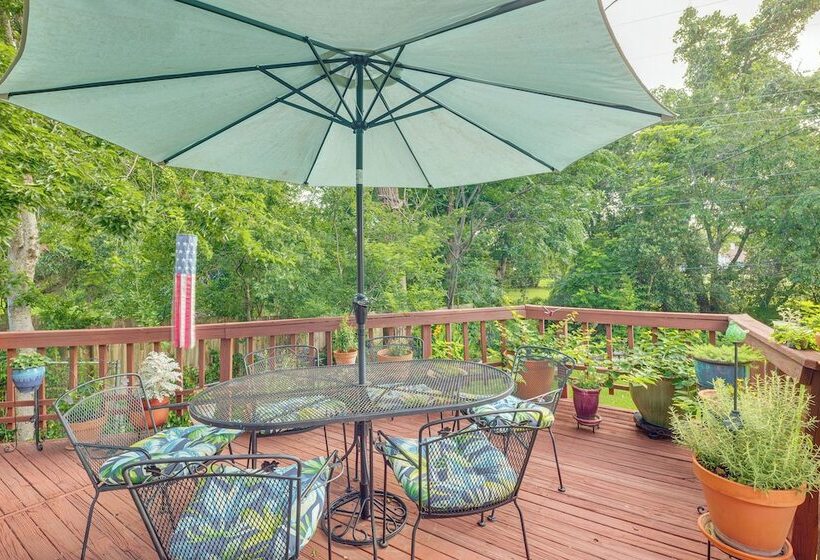 Lovely Bryan Home W/ Deck   4 Mi To Kyle Field!