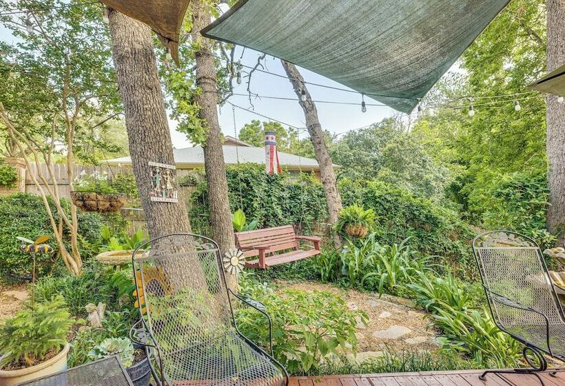 Lovely Bryan Home W/ Deck   4 Mi To Kyle Field!