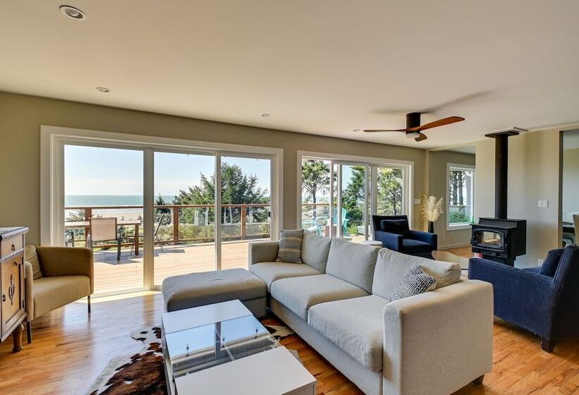 Moclips Home W/ Hot Tub & Stunning Beach Views!