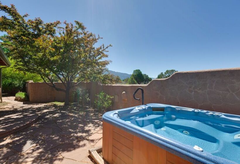 Mtn View Retreat W/ Hot Tub In New Mexico!