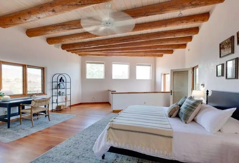 Mtn View Retreat W/ Hot Tub In New Mexico!