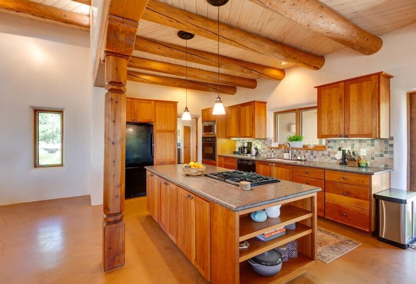 Mtn View Retreat W/ Hot Tub In New Mexico!