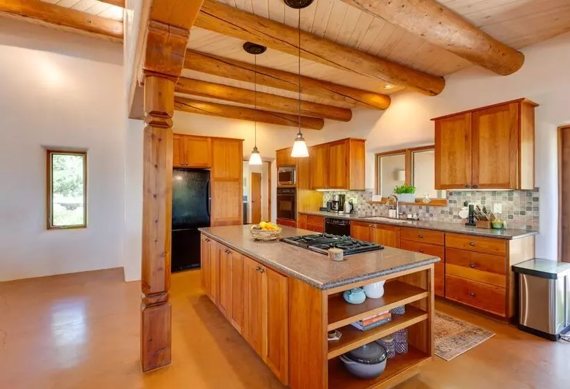 Mtn View Retreat W/ Hot Tub In New Mexico!