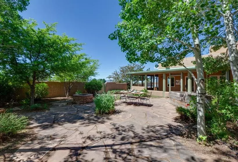 Mtn View Retreat W/ Hot Tub In New Mexico!