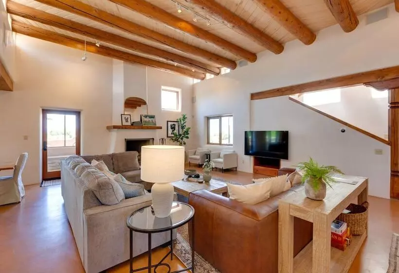 Mtn View Retreat W/ Hot Tub In New Mexico!