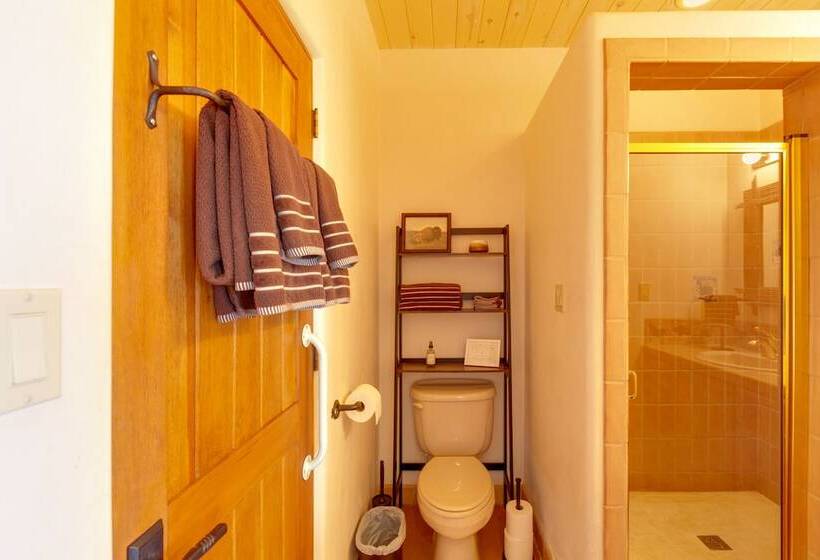 Mtn View Retreat W/ Hot Tub In New Mexico!