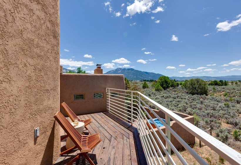 Mtn View Retreat W/ Hot Tub In New Mexico!