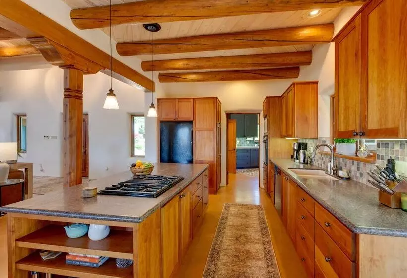 Mtn View Retreat W/ Hot Tub In New Mexico!