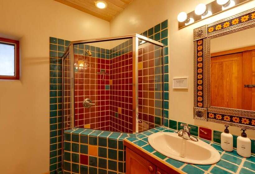 Mtn View Retreat W/ Hot Tub In New Mexico!