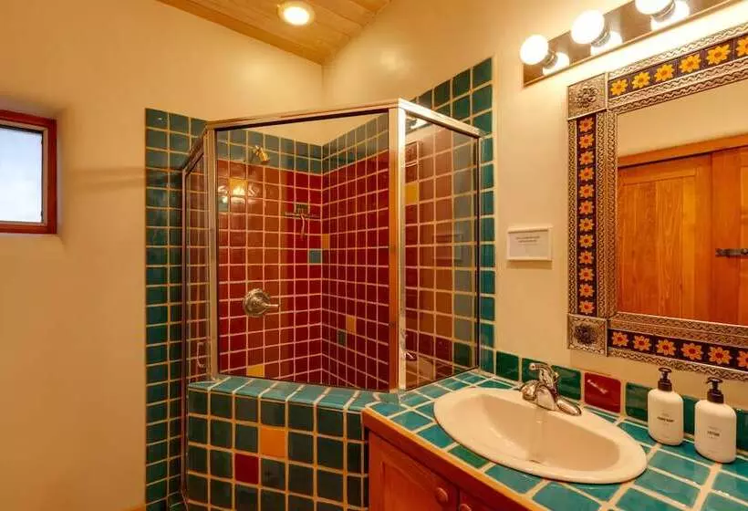 Mtn View Retreat W/ Hot Tub In New Mexico!