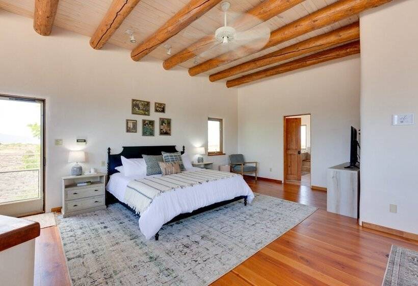 Mtn View Retreat W/ Hot Tub In New Mexico!