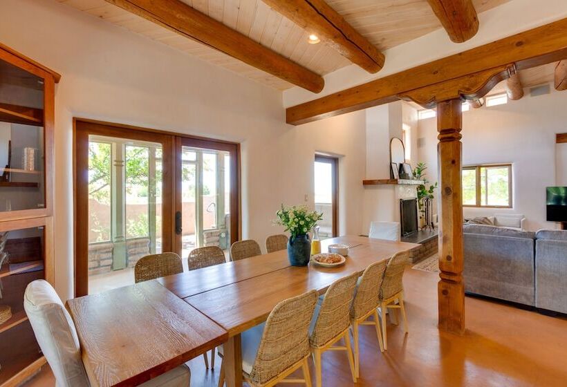 Mtn View Retreat W/ Hot Tub In New Mexico!