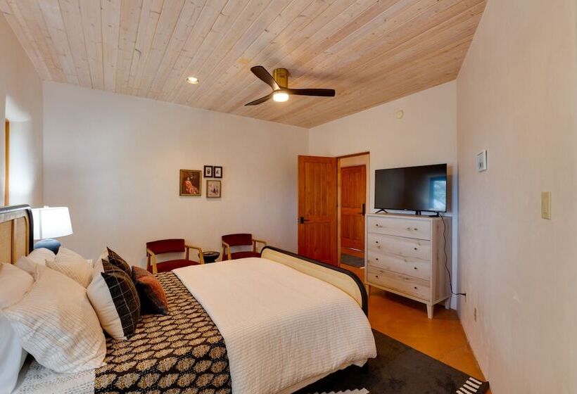 Mtn View Retreat W/ Hot Tub In New Mexico!