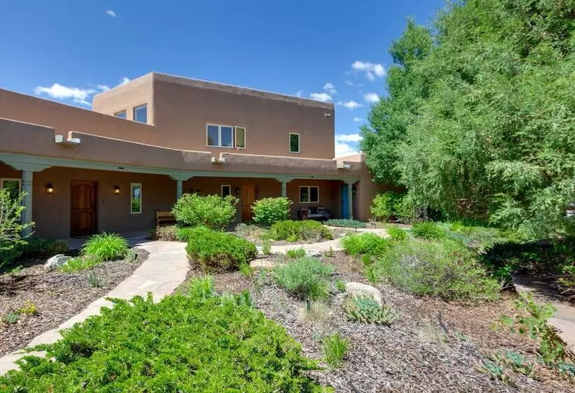 Mtn View Retreat W/ Hot Tub In New Mexico!