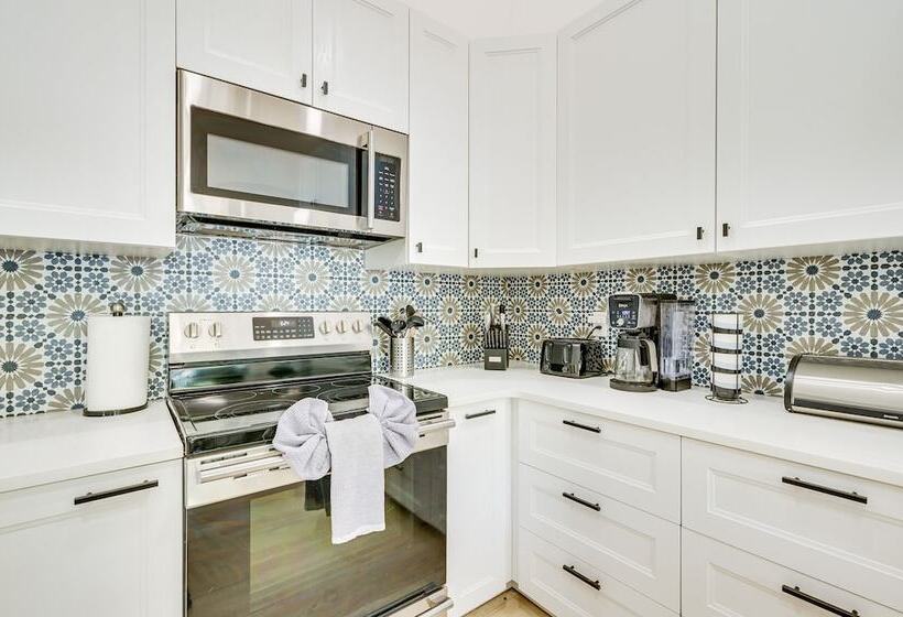 Palm Harbor Paradise W/ Community Pool!