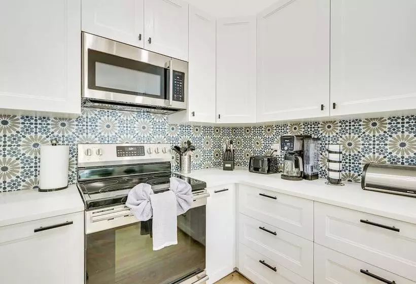 Palm Harbor Paradise W/ Community Pool!