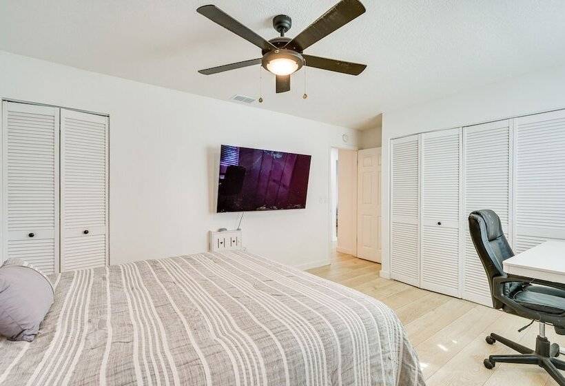 Palm Harbor Paradise W/ Community Pool!