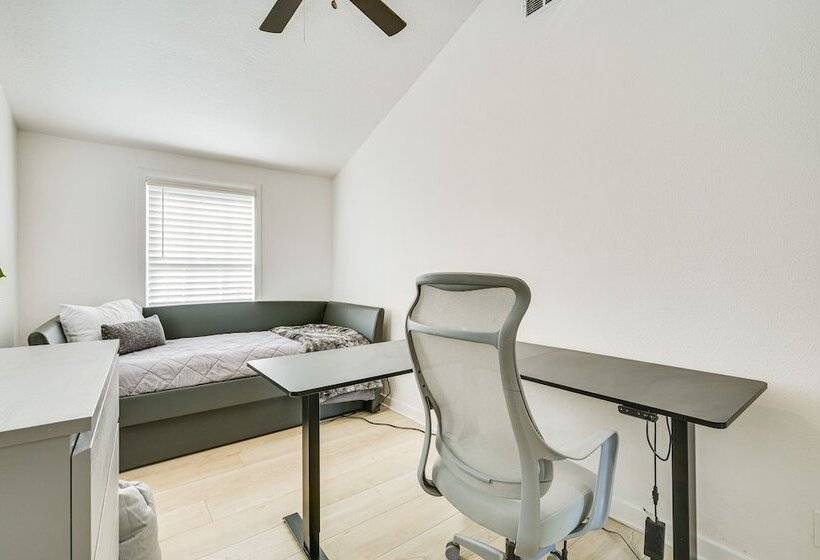 Palm Harbor Paradise W/ Community Pool!