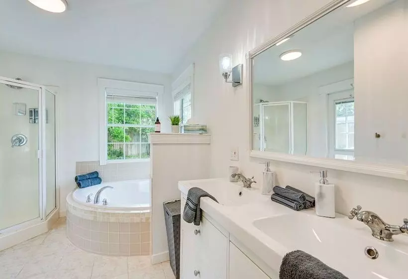 Palm Harbor Paradise W/ Community Pool!
