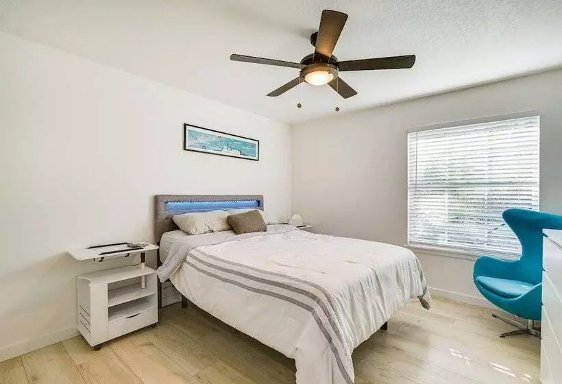 Palm Harbor Paradise W/ Community Pool!