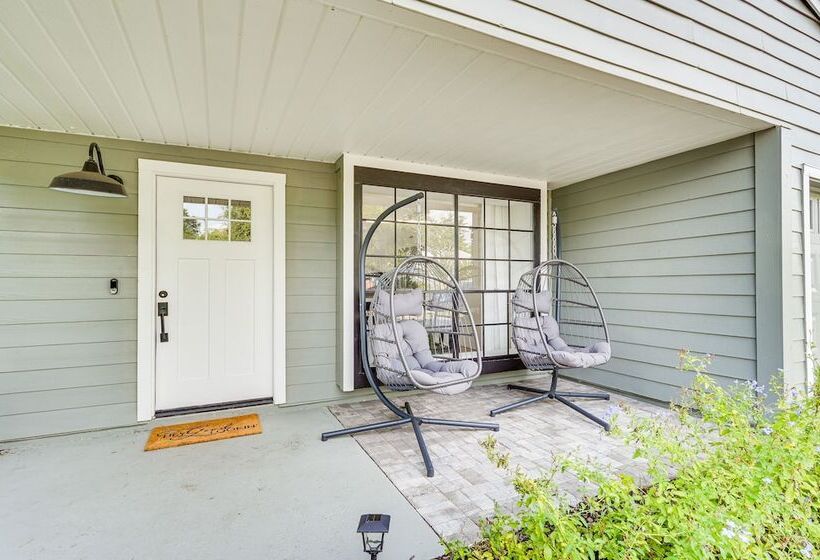 Palm Harbor Paradise W/ Community Pool!