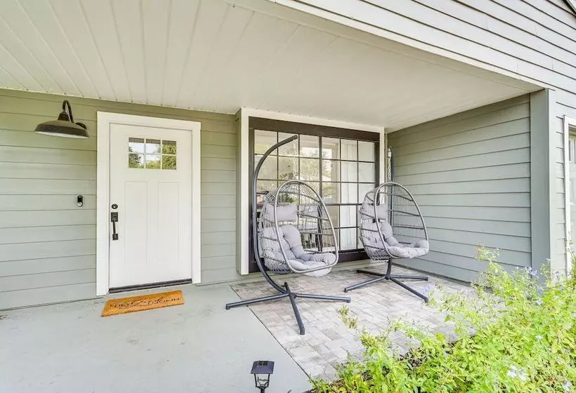 Palm Harbor Paradise W/ Community Pool!
