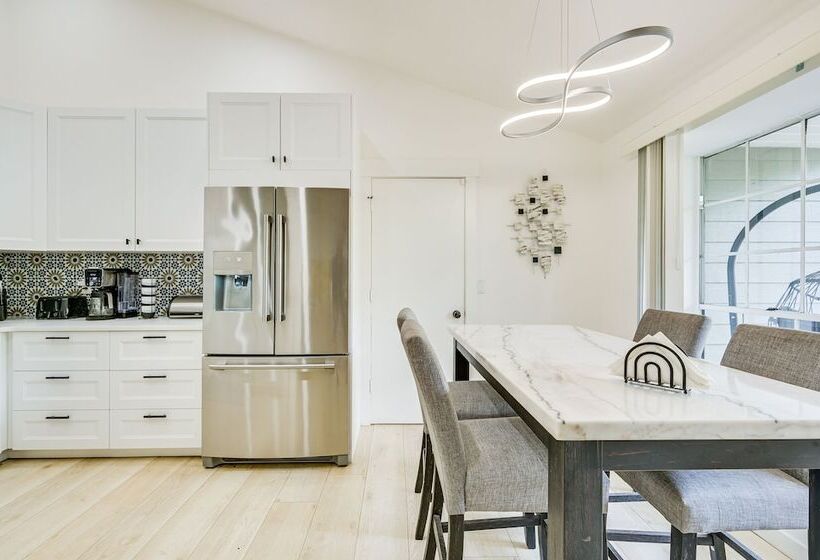 Palm Harbor Paradise W/ Community Pool!