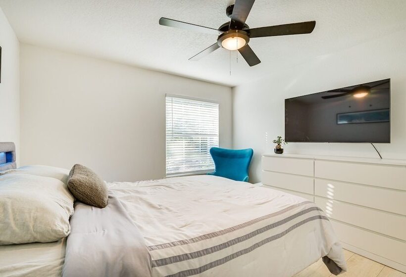 Palm Harbor Paradise W/ Community Pool!