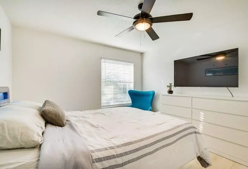 Palm Harbor Paradise W/ Community Pool!